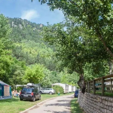 Camping Mobil Avec Terrasse Pour 4 Personnes à - Api-1-52-432