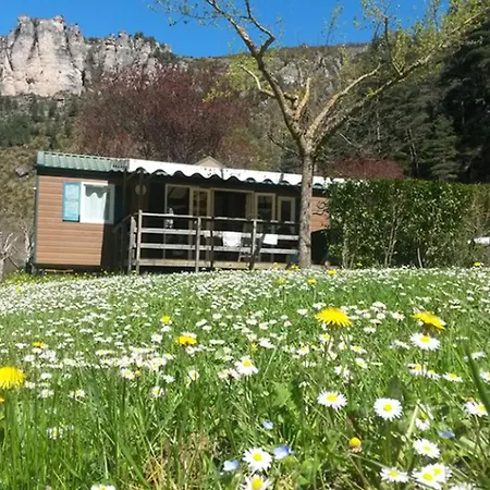 Camping Mobil Avec Terrasse Pour 4 Personnes à - Api-1-52-432